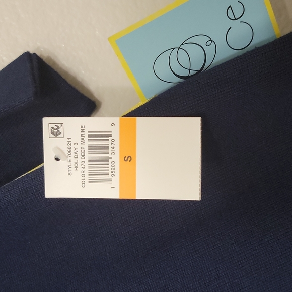 NWT CeCe Puff-Sleeved Sweater with Printed Collar - Picture 7 of 10